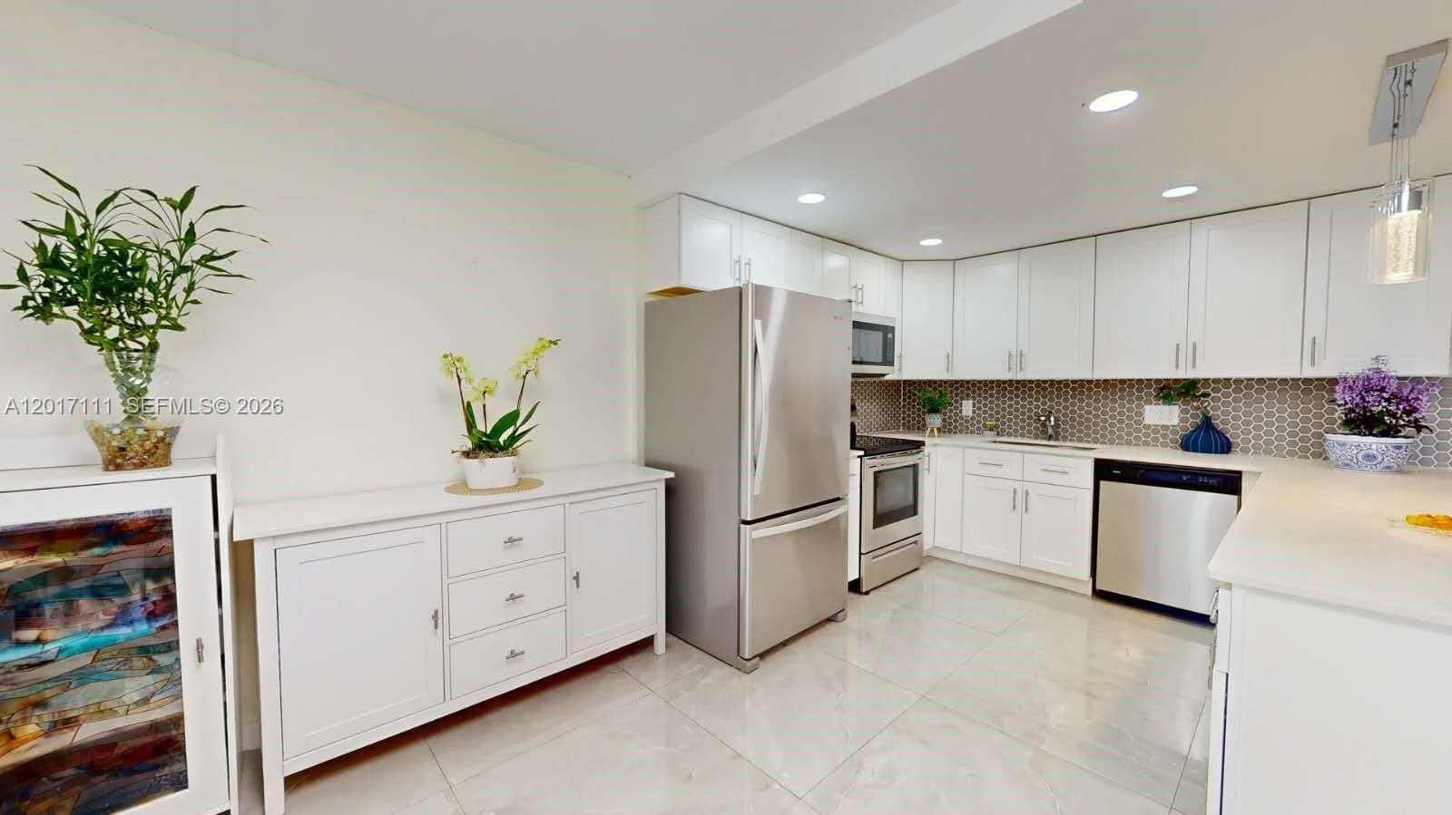 325 Wellington G G — photo 3
