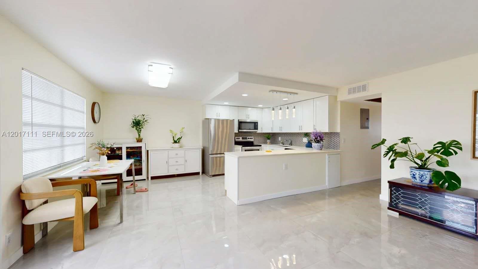 325 Wellington G G, West Palm Beach, FL 33417, West Palm Beach