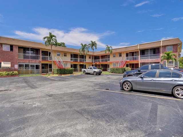 2040 NW 81st Avenue 117, Pembroke Pines, FL 33024