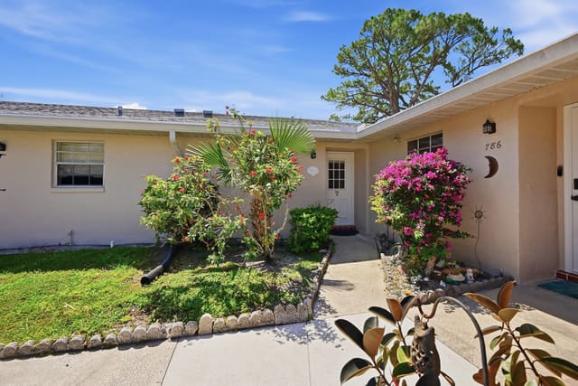 788 Nantucket Circle, Greenacres, FL 33467