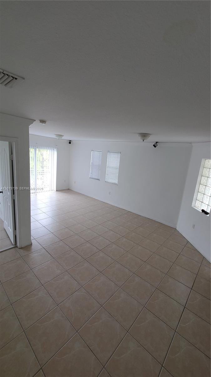 8804 NW 109th Place 402 — photo 3