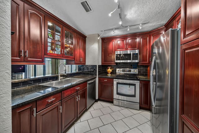 3068 S Oakland Forest Drive 806, sold in Pines Of Oakland Forest West, Oakland Park, FL