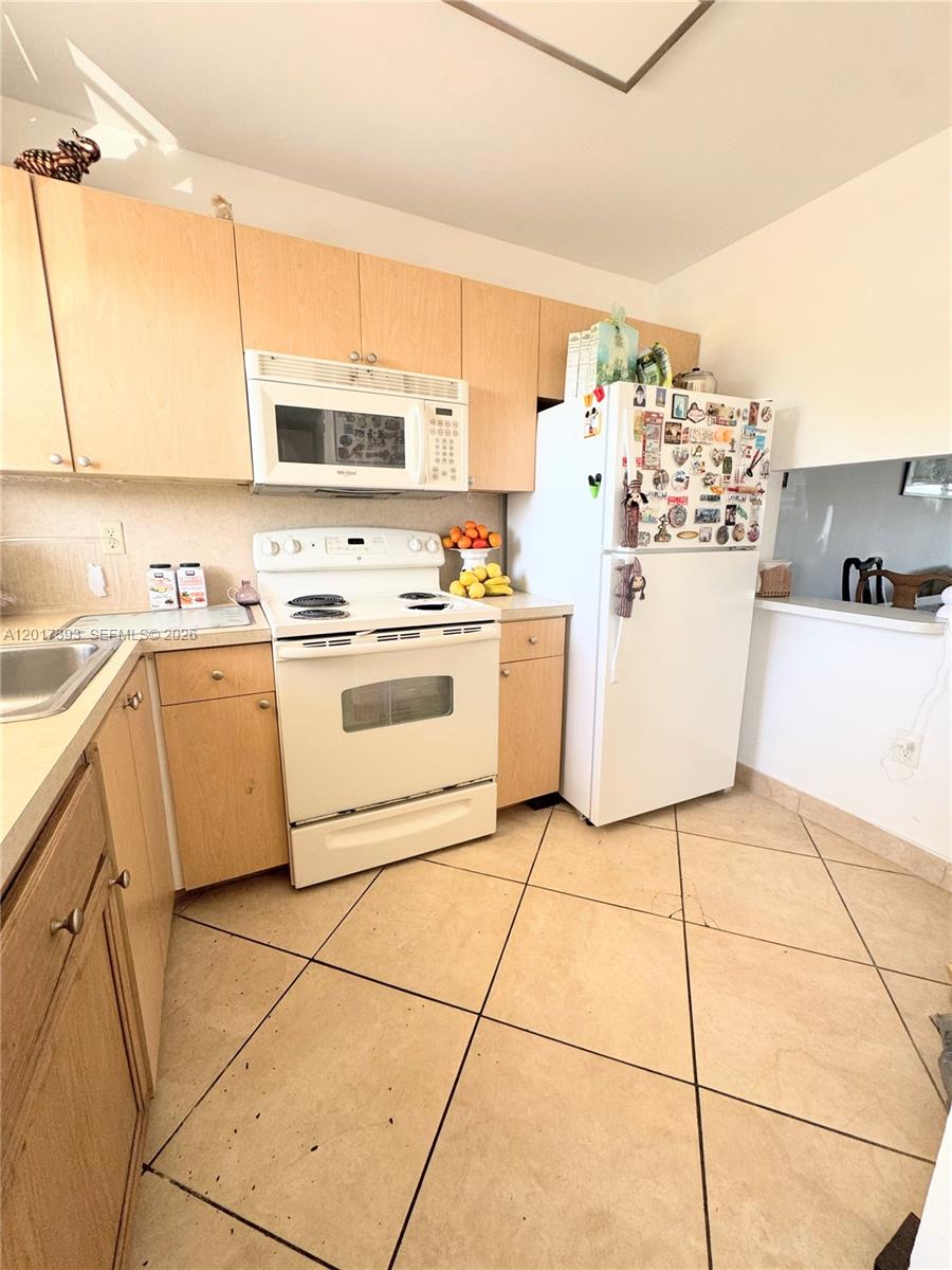 8130 Sunrise Lakes Boulevard 202, Sunrise, FL 33322, Sunrise