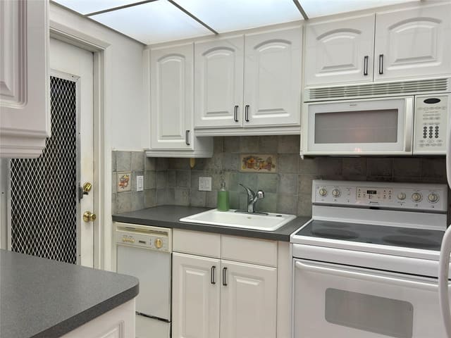 2050 NE 39th Street NE E207, sold in Lighthouse Point Gardens South, Lighthouse Point, FL