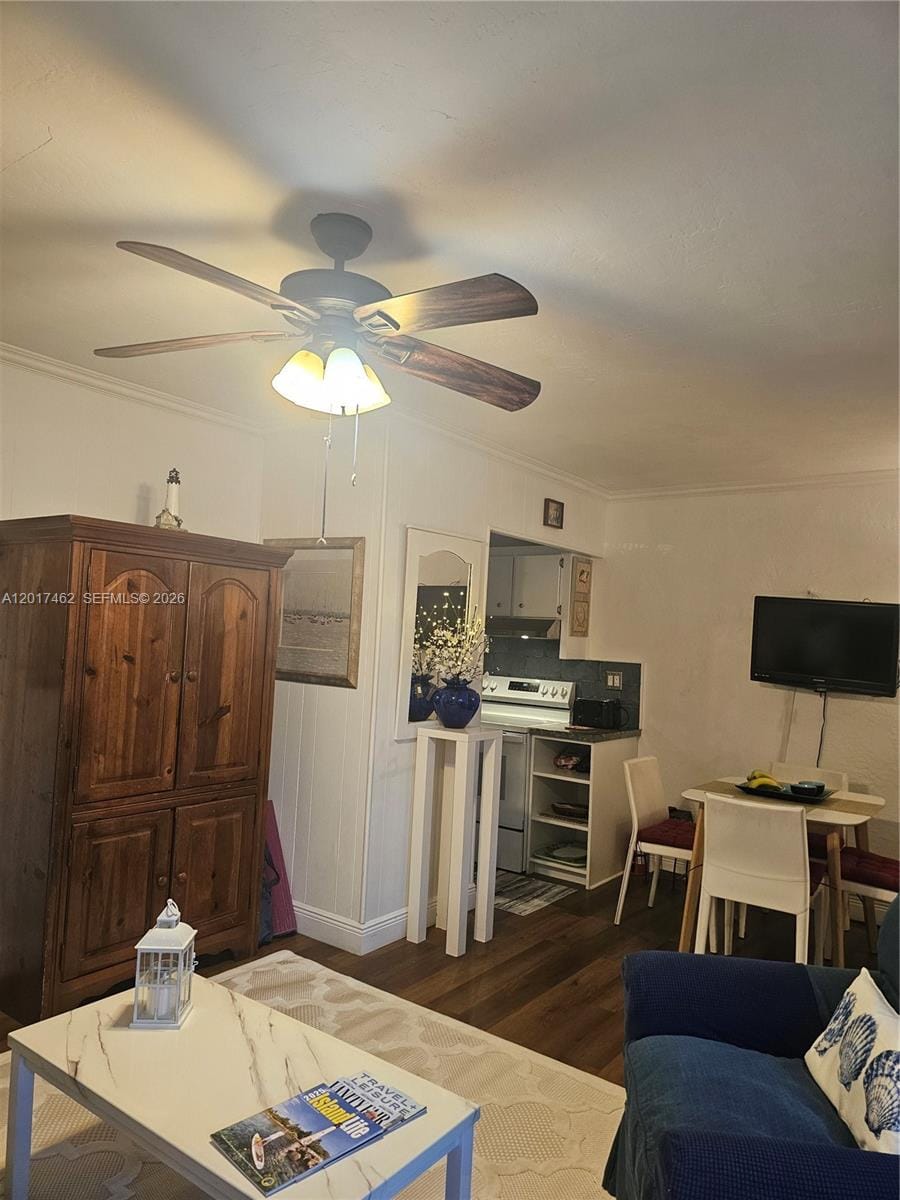 325 Fernwood Road 10 — photo 8
