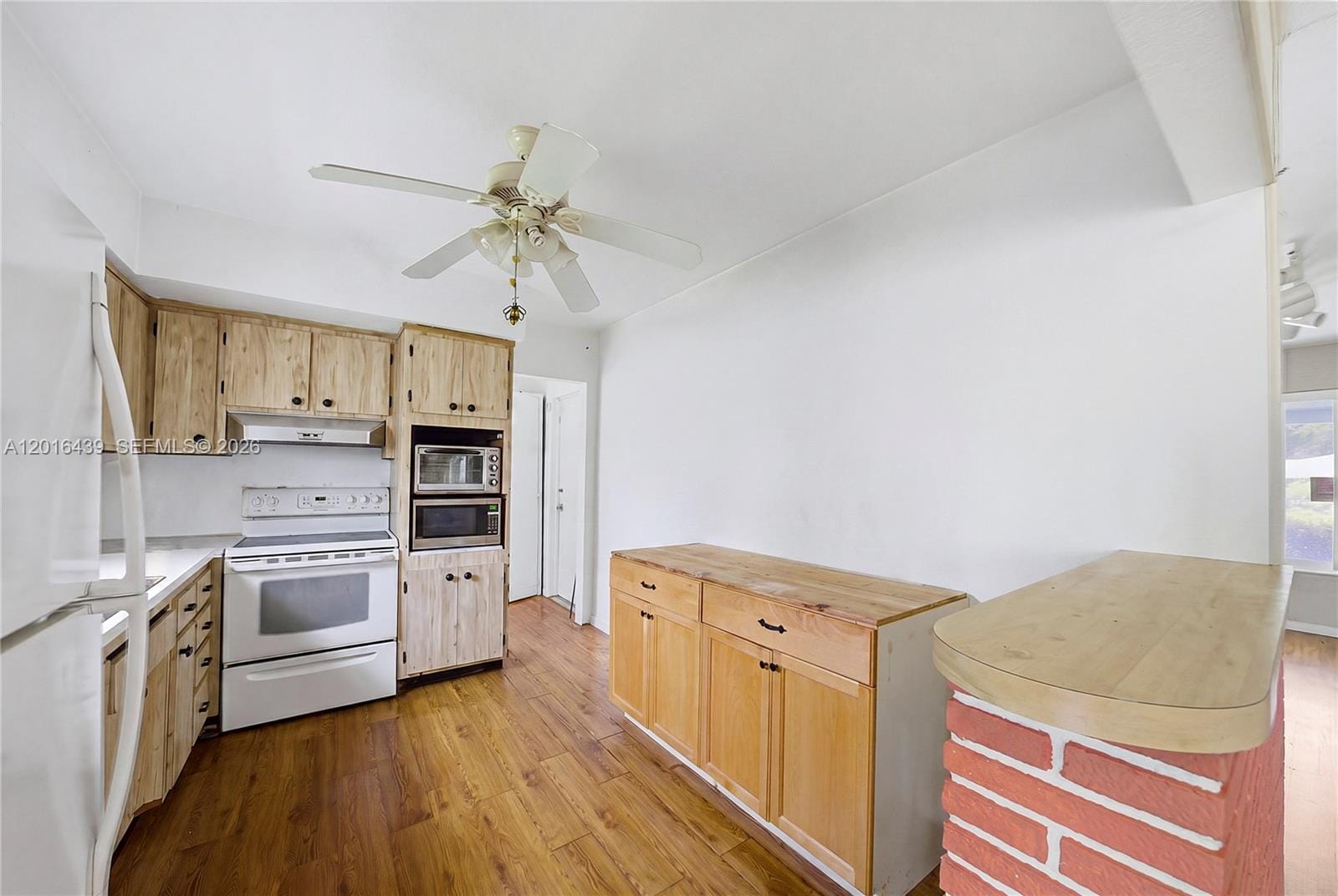 2300 N 57th Terrace — photo 11