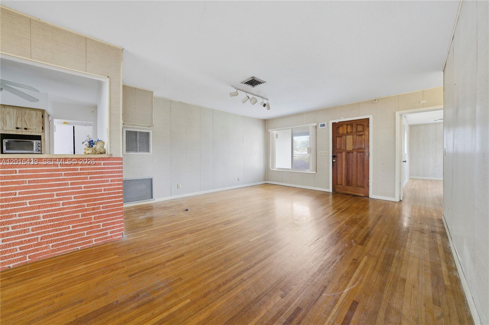 2300 N 57th Terrace — photo 7