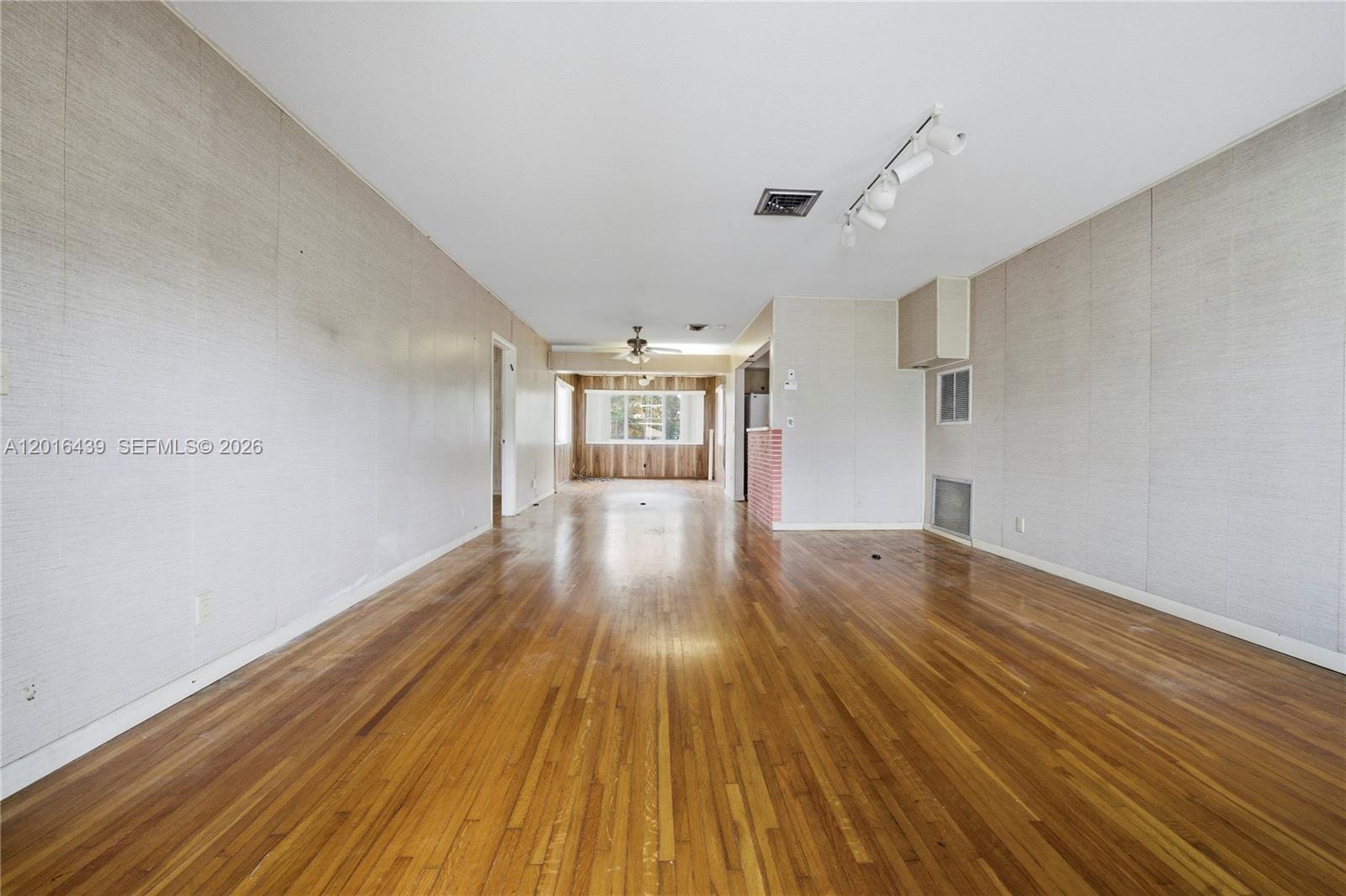 2300 N 57th Terrace — photo 8