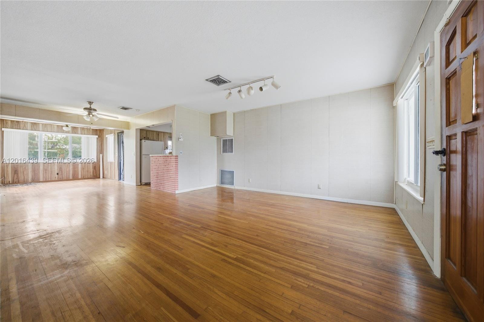 2300 N 57th Terrace — photo 9