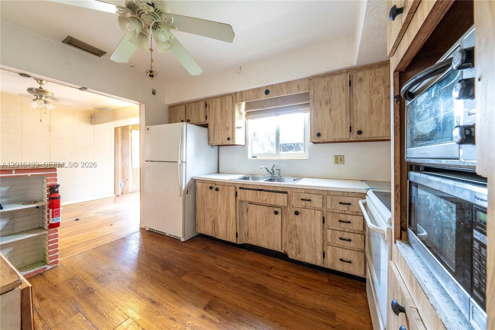 2300 N 57th Terrace — photo 10
