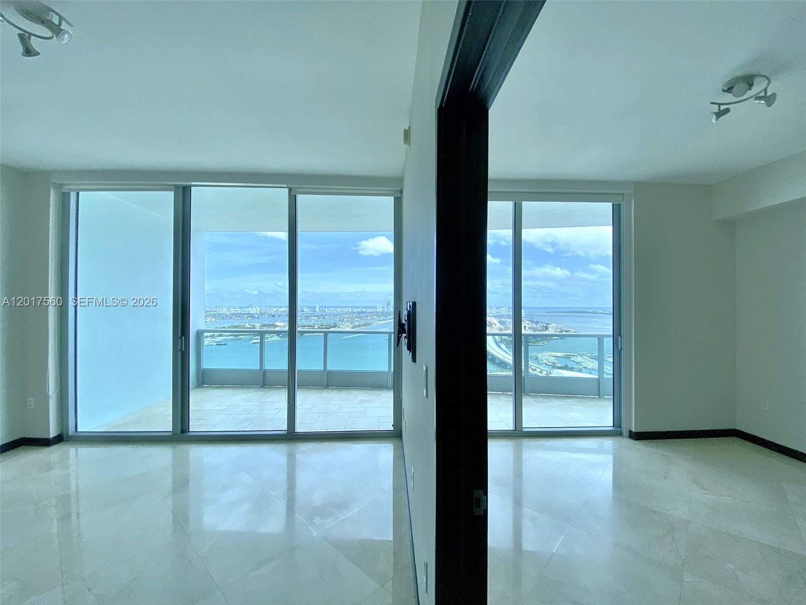 900 Biscayne Boulevard 3803, Miami, FL 33132 photo 2