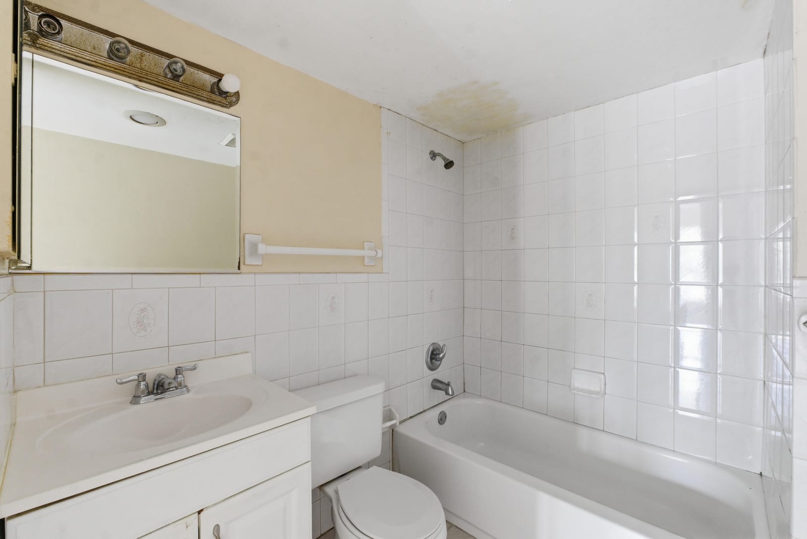 4152 Inverrary Drive 311 — photo 11
