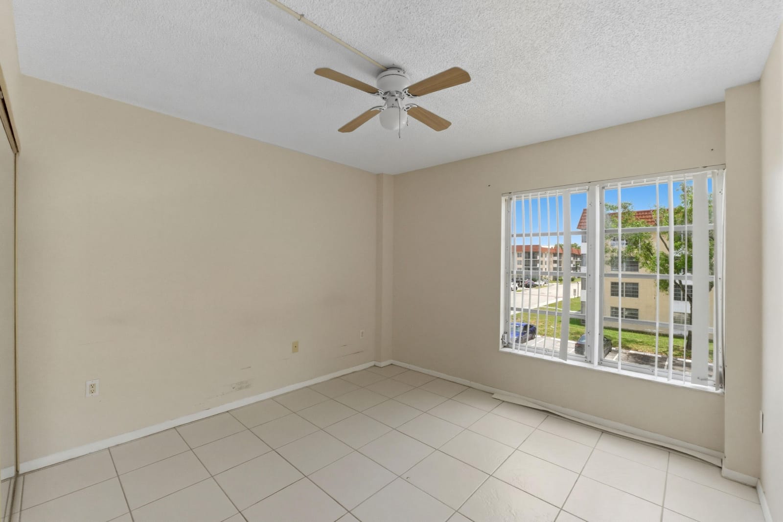 4152 Inverrary Drive 311 — photo 12