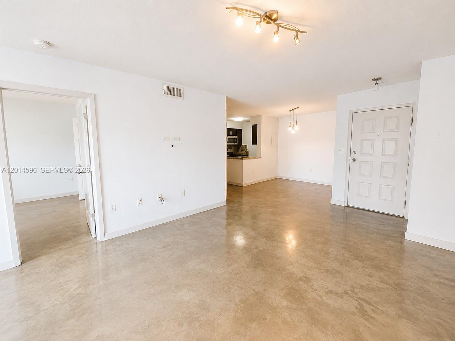 2890 N Oakland Forest Drive 203 — photo 2