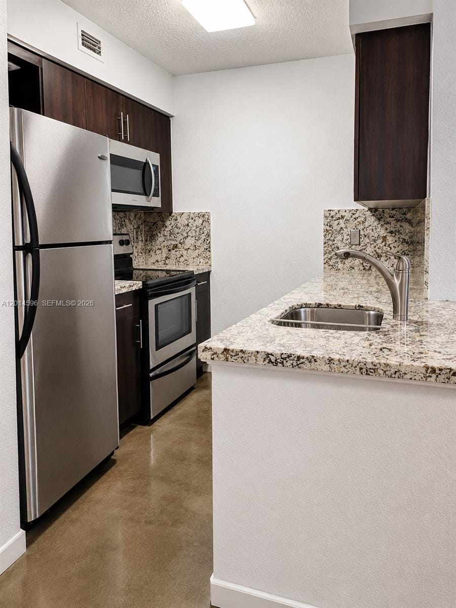 2890 N Oakland Forest Drive 203 — photo 4