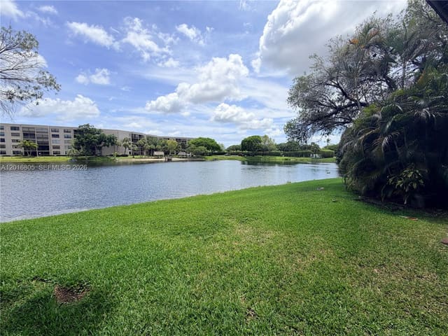 11423 NW 10th Street 11423, Pembroke Pines, FL 33026