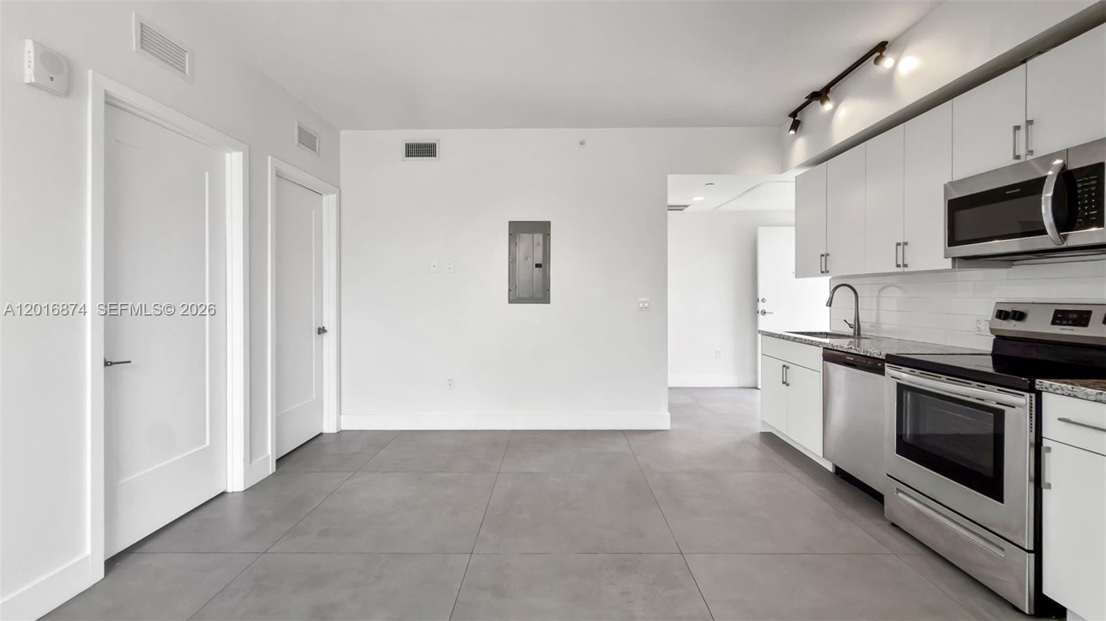 1536 NW 15th Avenue 206 — photo 3