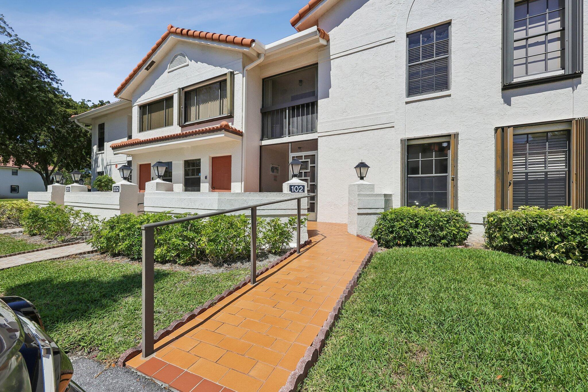 9681 E Sills Dr E 102, Boynton Beach, FL 33437, Boynton Beach