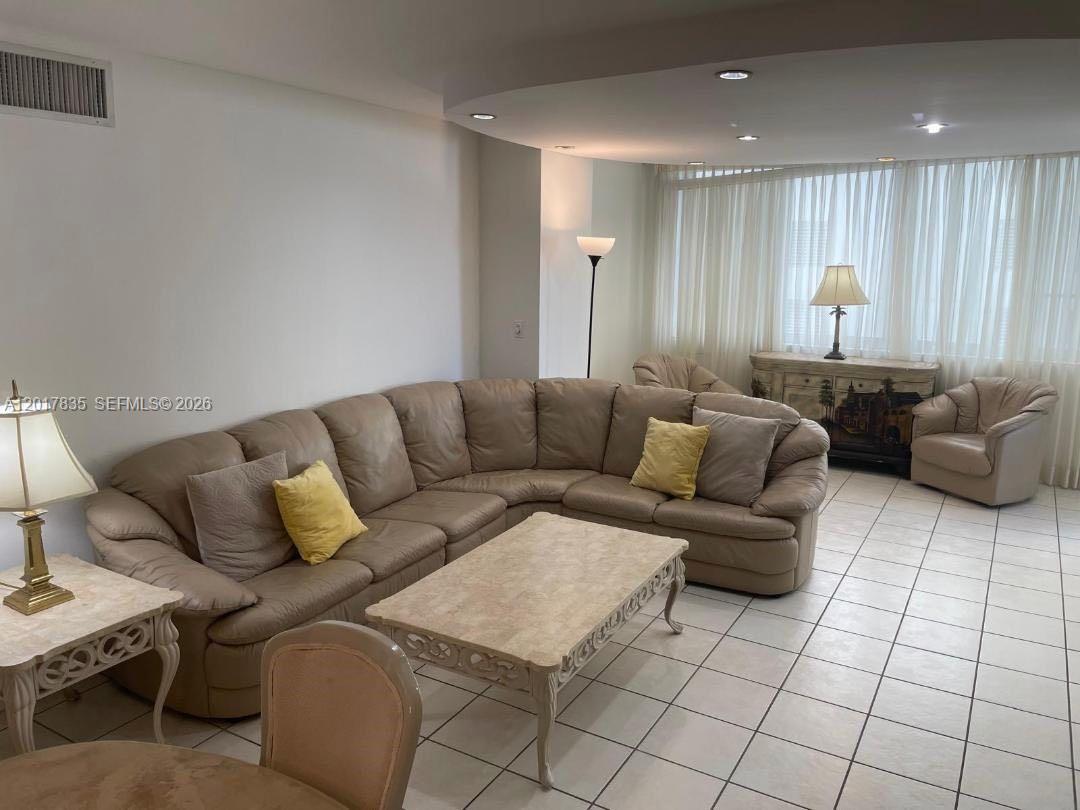 5005 Collins Avenue 424, Miami Beach, FL 33140, Miami Beach