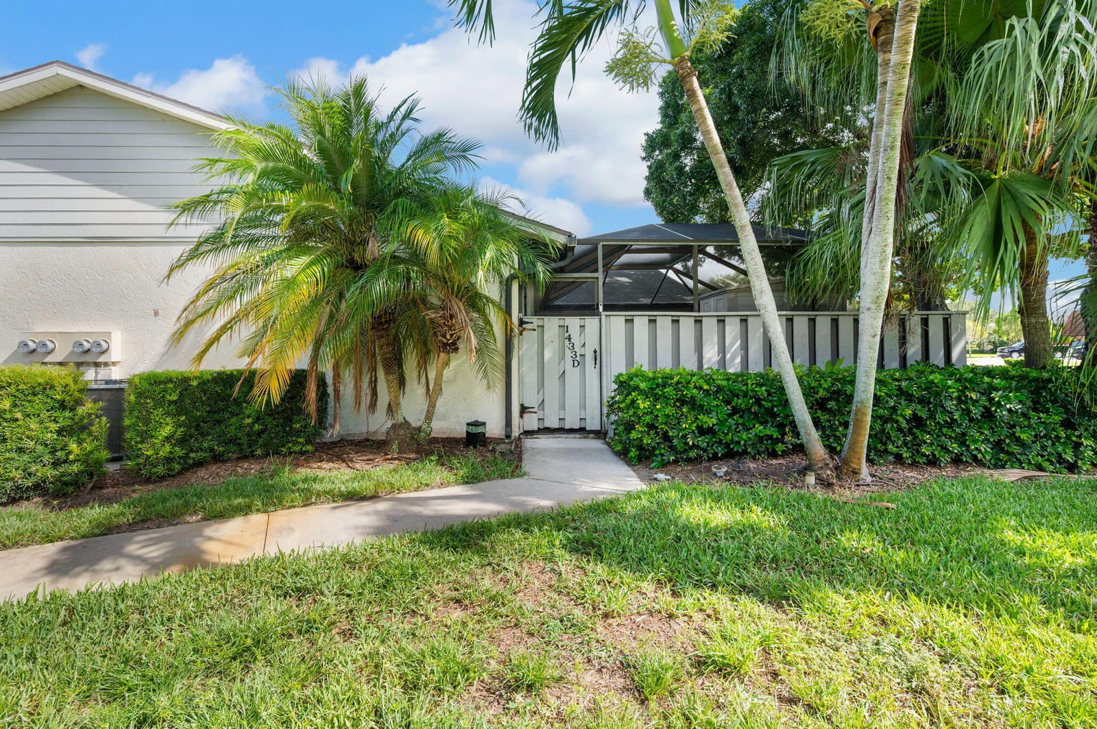 1433 Captains Walk 18d, Fort Pierce, FL 34950 photo 1