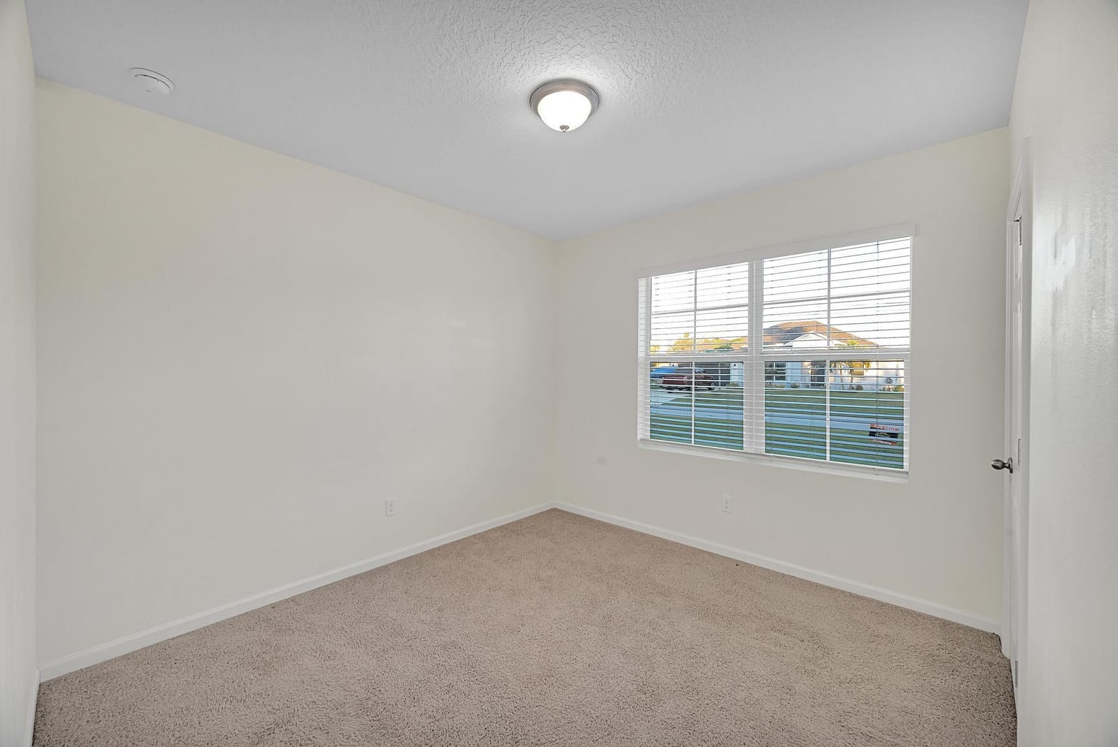 2538 SE Rock Springs Drive — photo 3