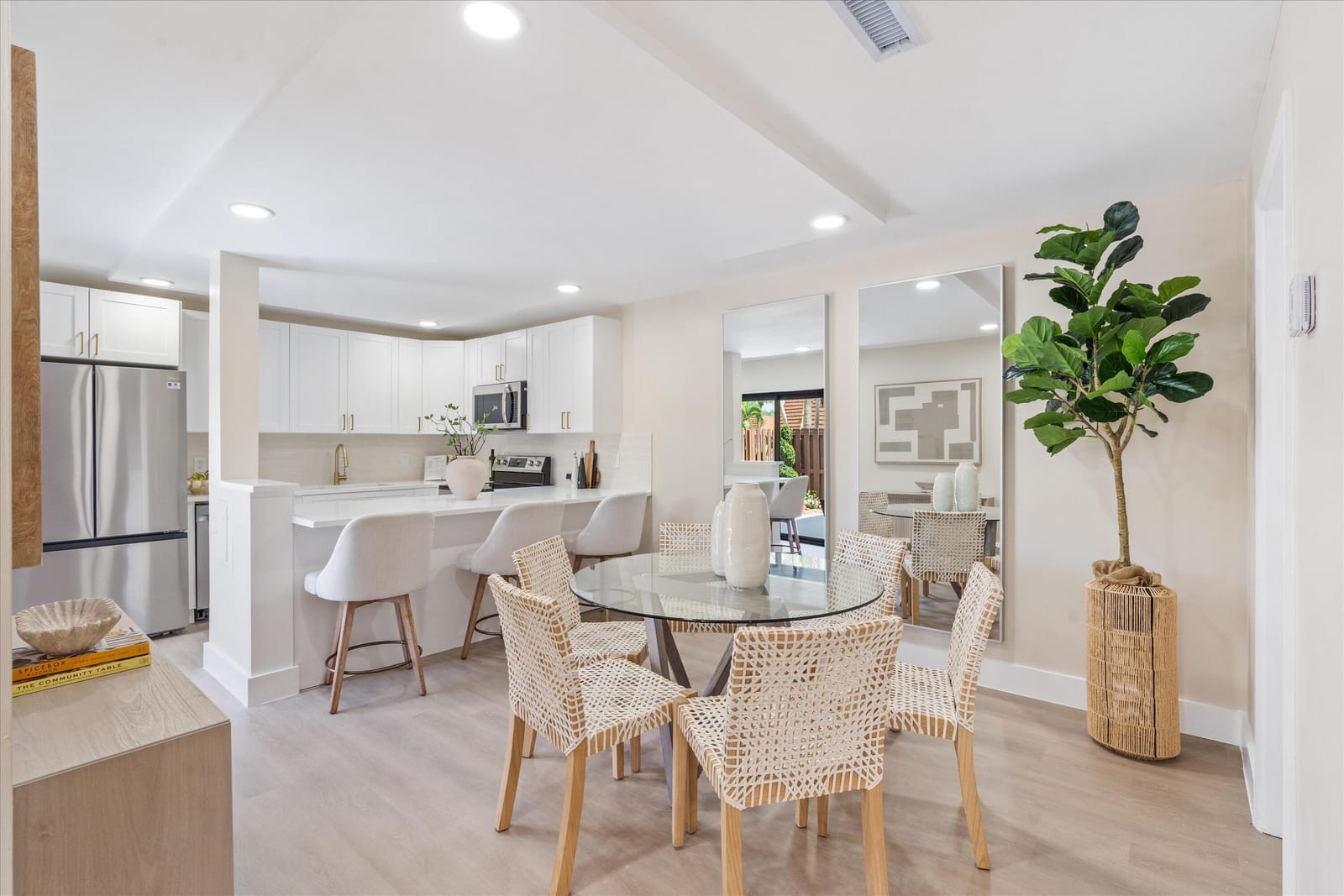 825 Center Street 49d — photo 4