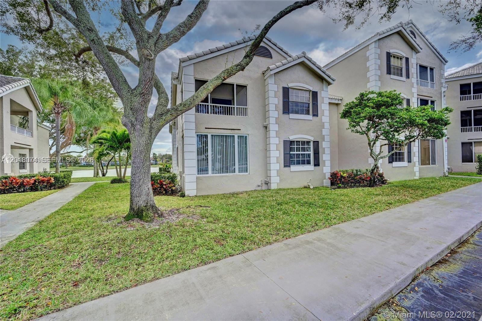 2850 N Oakland Forest Drive 202, Oakland Park, FL 33309