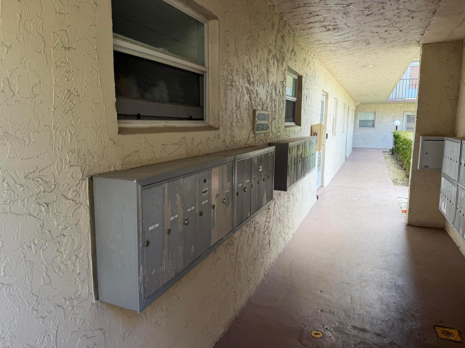 709 Lori Drive 215, Palm Springs, FL 33461 photo 2
