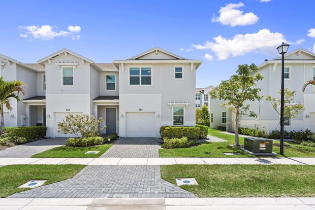 840 SE Grovebush Lane, Port St. Lucie, FL 34984