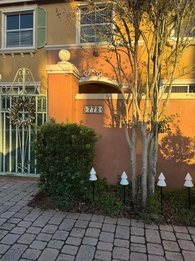 772 SW 106th Avenue 1910, Pembroke Pines, FL 33025