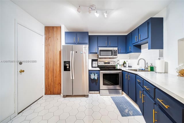 1690 NE 191st Street 4011, Miami, FL 33179