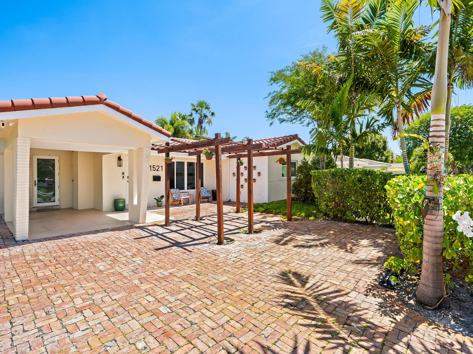 1521 NE 40th Court, Oakland Park, FL 33334 photo 2