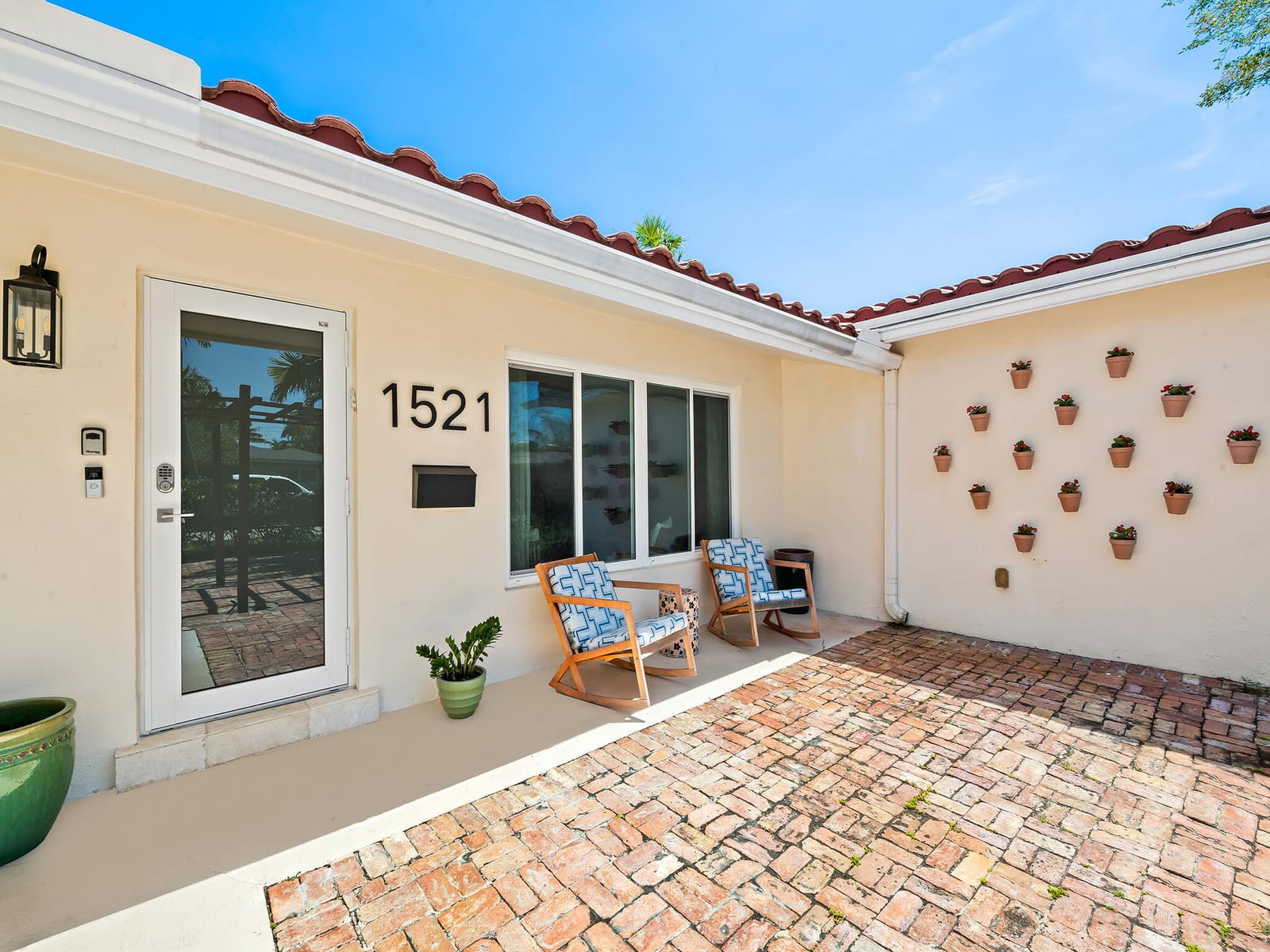 1521 NE 40th Court, Oakland Park, FL 33334 photo 3