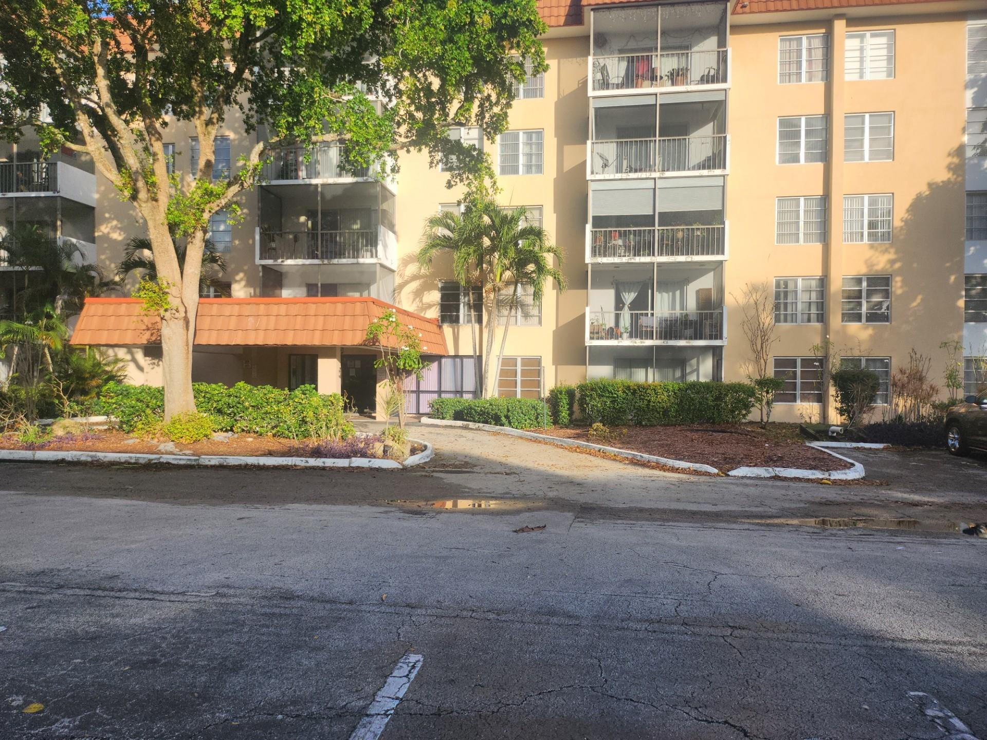 4160 Inverrary Drive 311, Lauderhill, FL 33319, Lauderhill