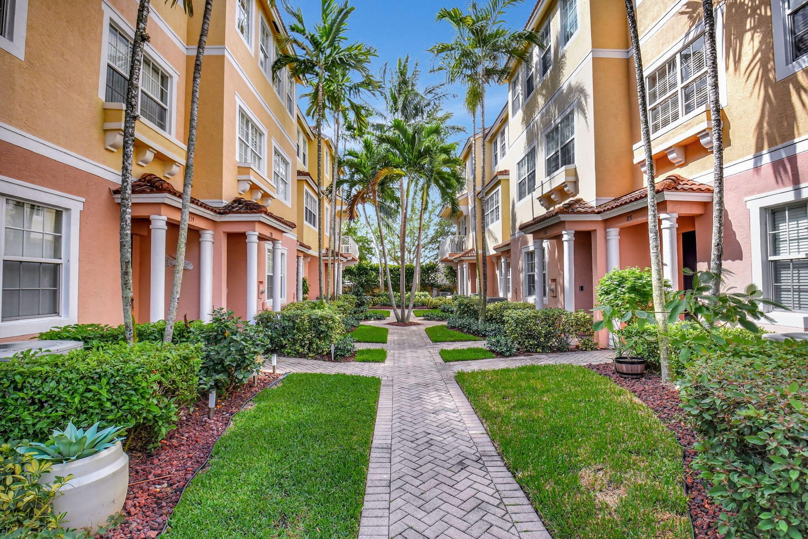 117 Harbors Way, Boynton Beach, FL 33435 photo 2
