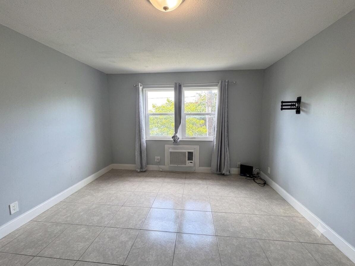 1150 E Sample Road 204, Pompano Beach, FL 33064 photo 4