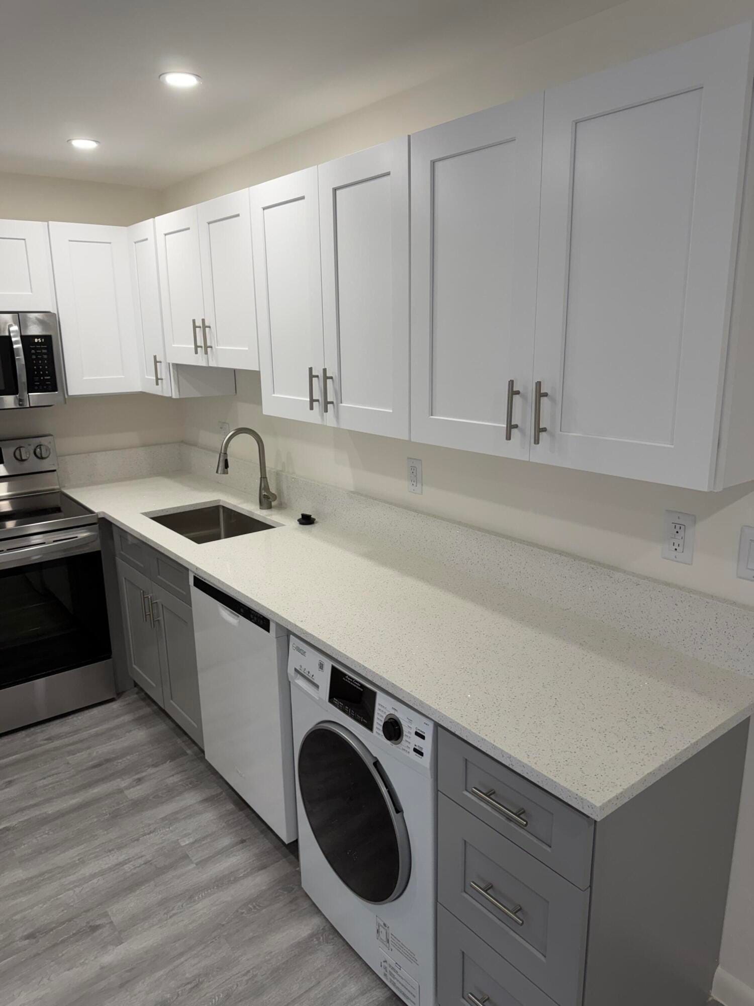 370 E Horizons 203 — photo 3