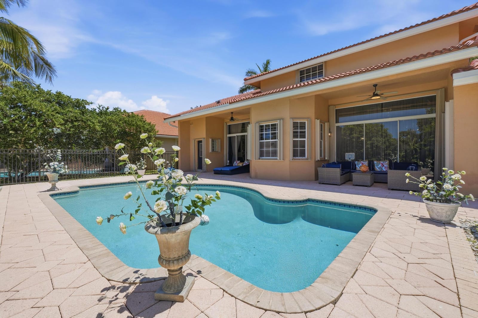 4978 Rothschild Drive — photo 3