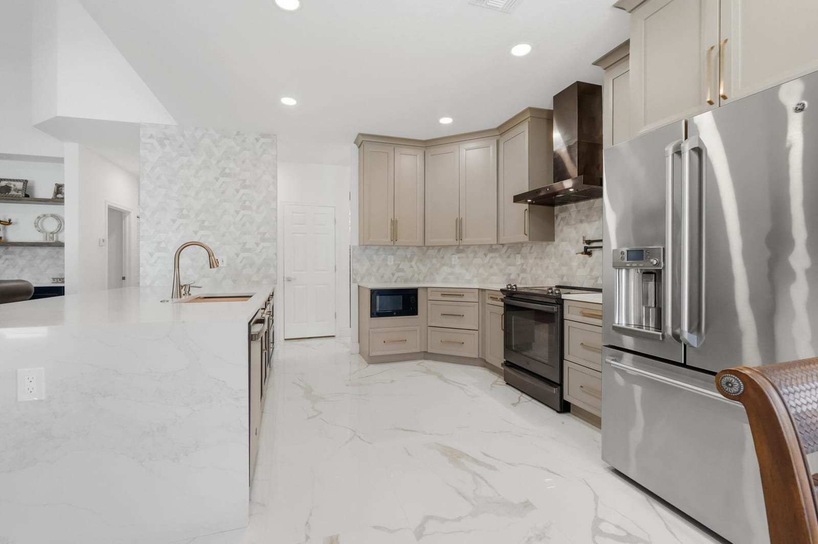 4978 Rothschild Drive — photo 8