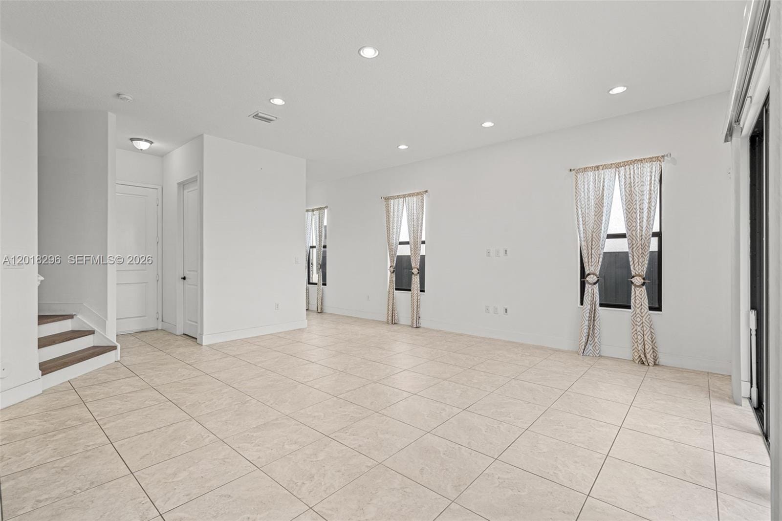 3323 W 96th Place, Hialeah, FL 33018 photo 8