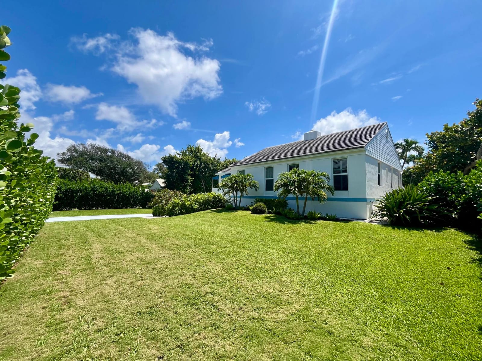 115 Dolphin Road — photo 3