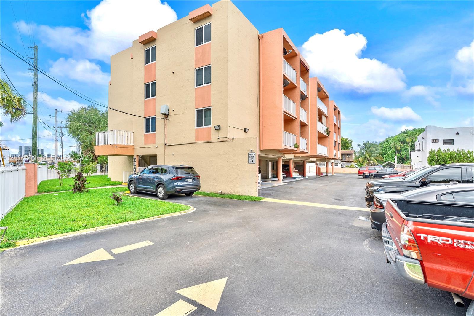 2400 NW 16th St Road, Miami, FL 33125, Miami