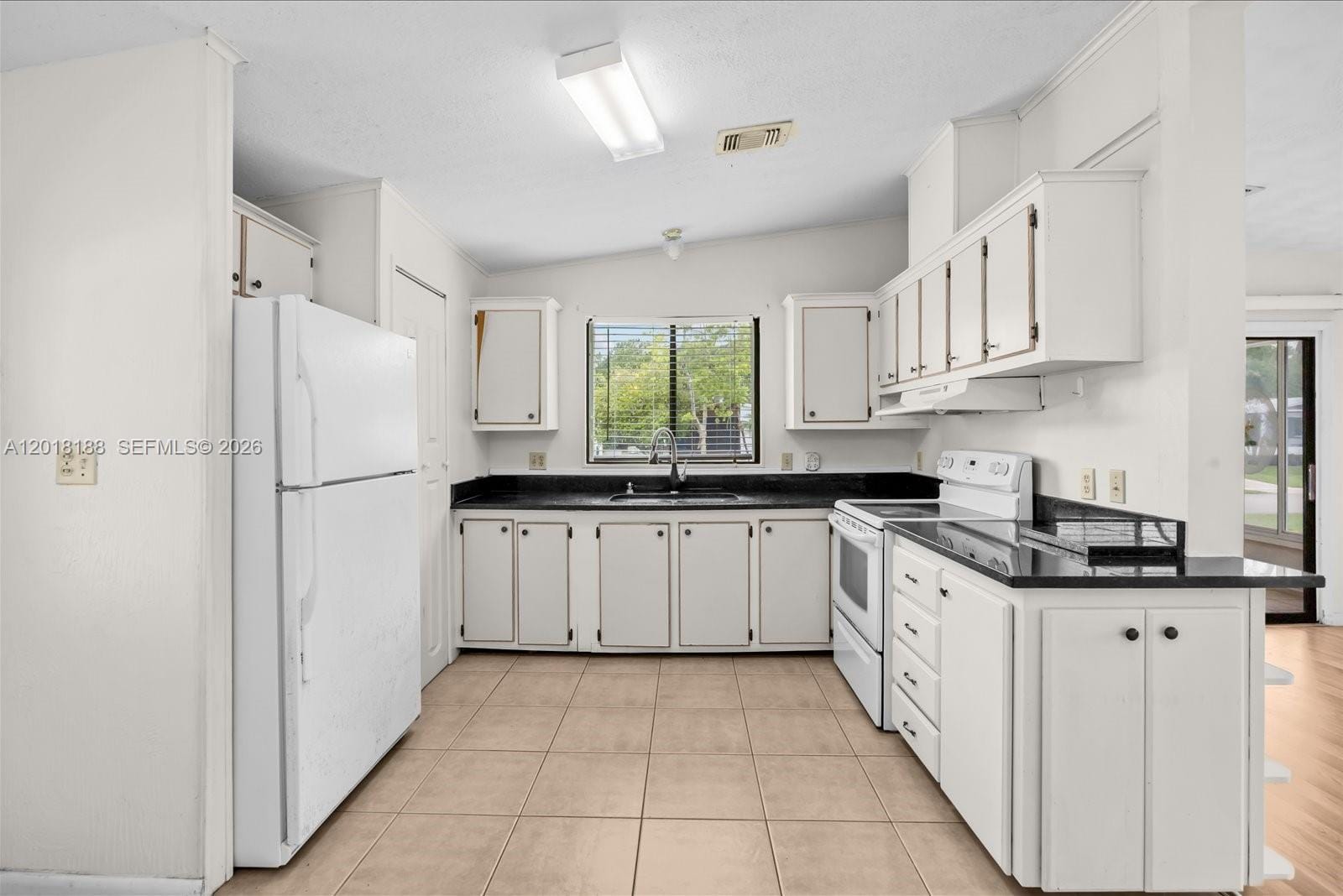 8208 W Bitterbush Lane, Port St. Lucie, FL 34952 photo 7