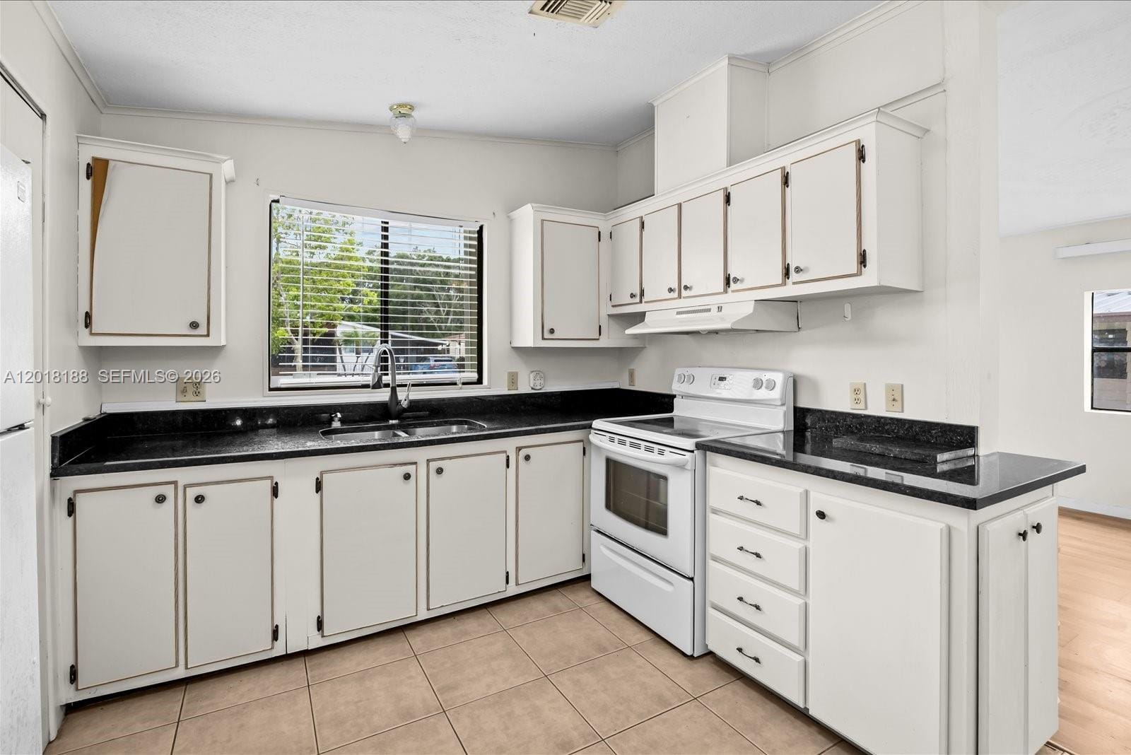 8208 W Bitterbush Lane, Port St. Lucie, FL 34952 photo 8