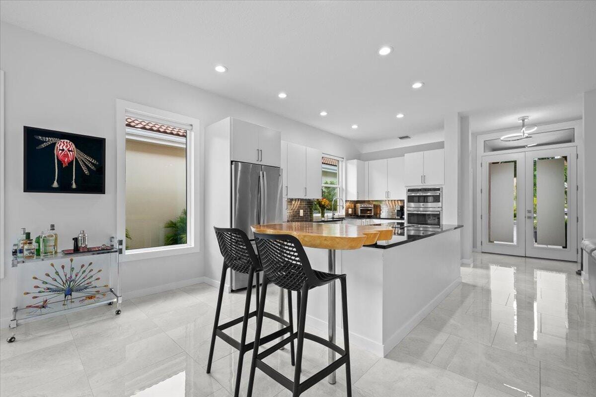 169 Hampton Circle — photo 3