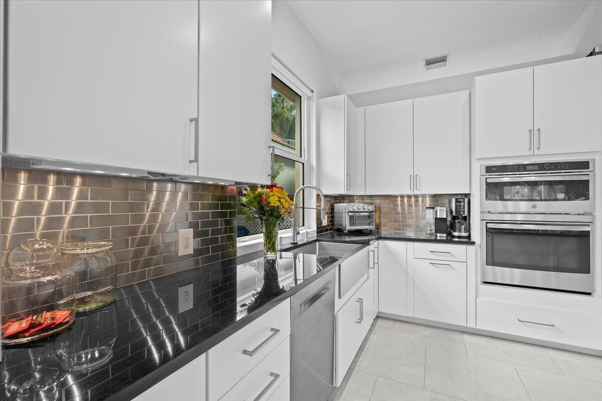 169 Hampton Circle — photo 4