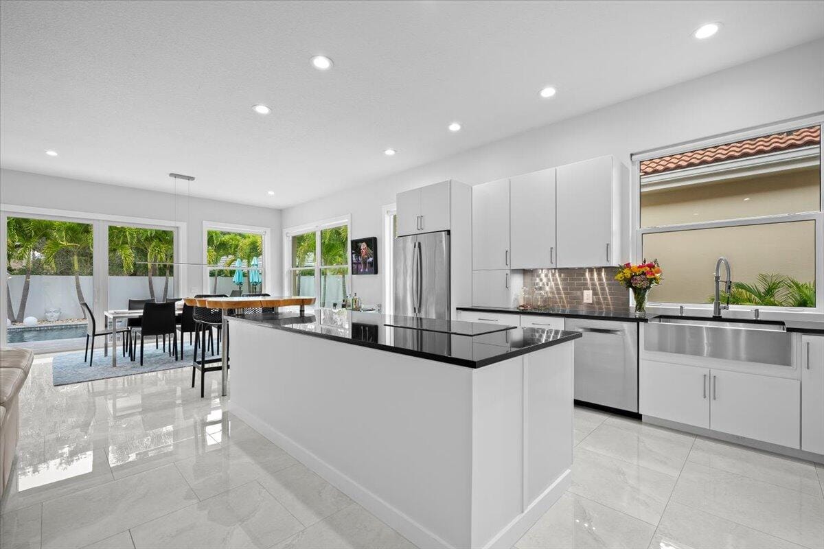 169 Hampton Circle — photo 5
