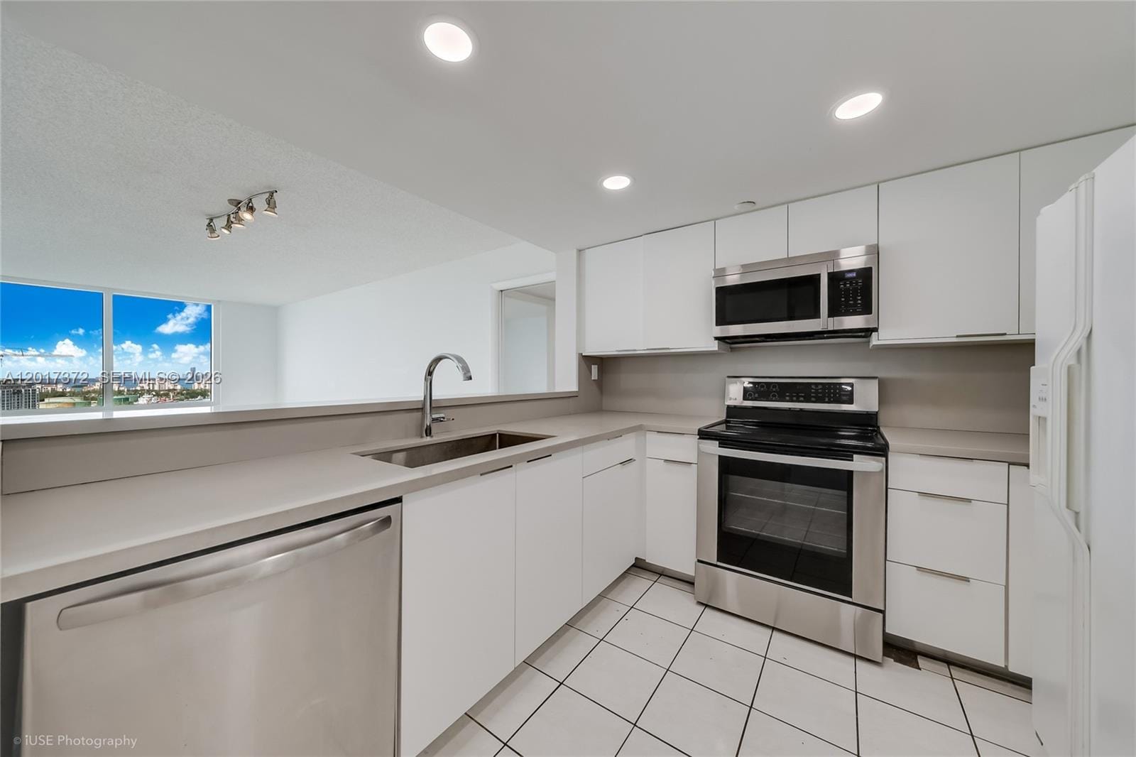 400 S Pointe Drive 1801, Miami Beach, FL 33139 photo 9