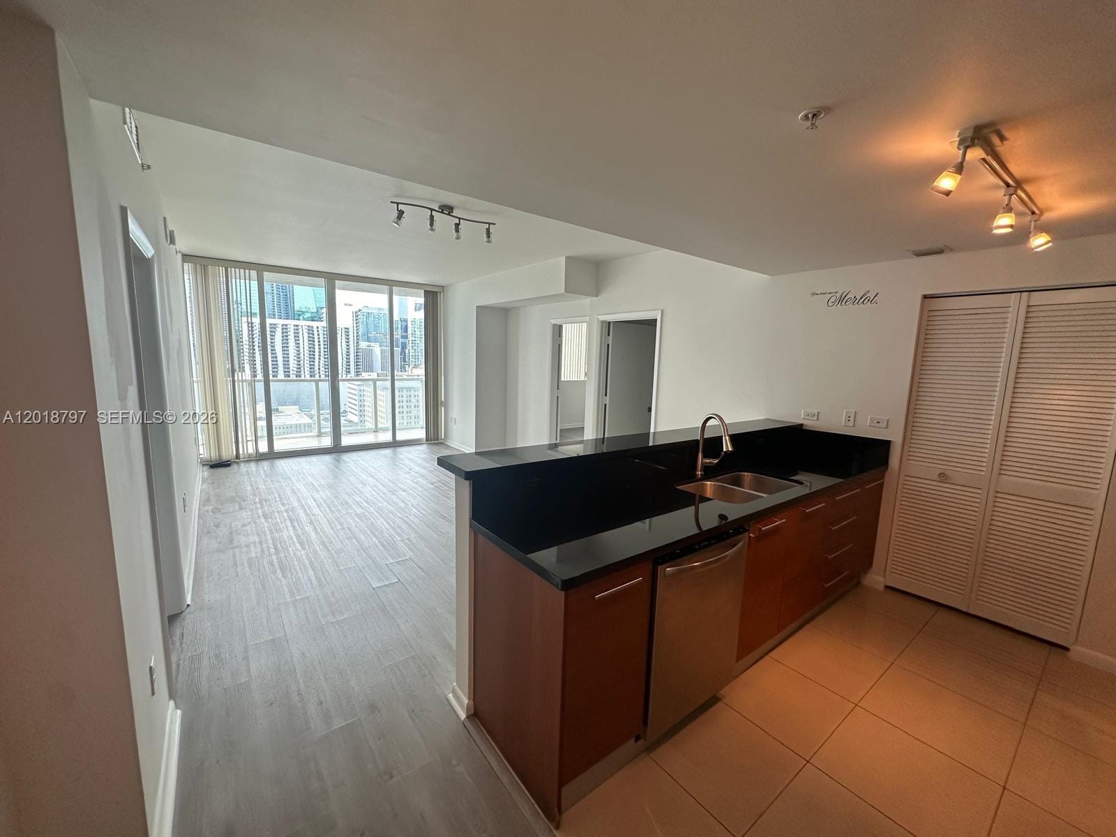 244 Biscayne Boulevard 1910, Miami, FL 33132 photo 2