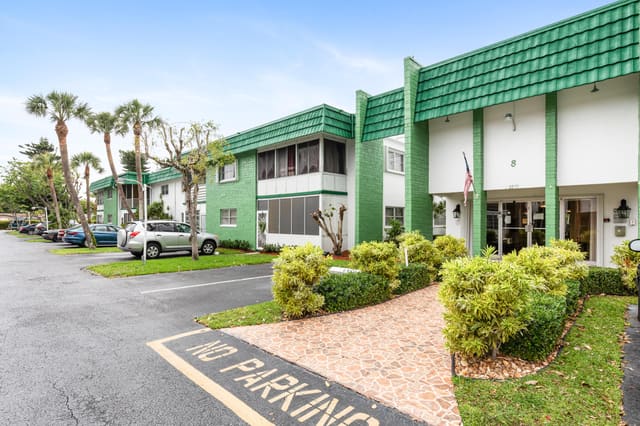 2271 NW 48th Terrace 111, Castle Apartments, Lauderhill, FL